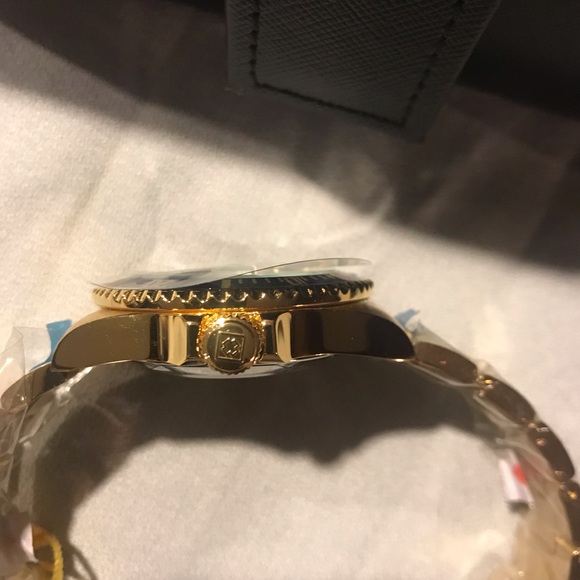 Invicta watch and storage case . - Picture 4 of 6